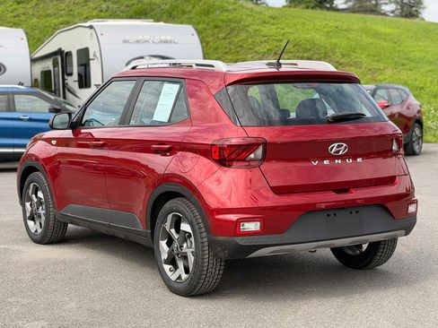 Used 2023 Hyundai Venue Limited FWD image 7