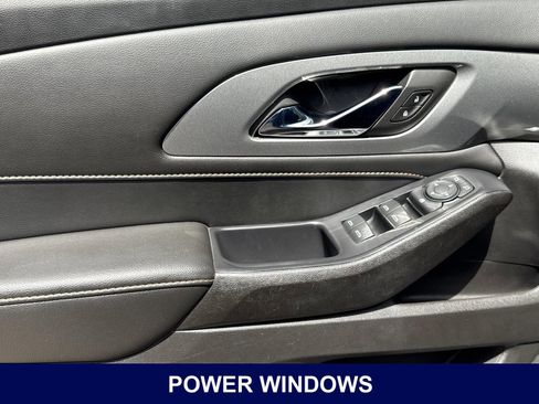Used 2021 Chevrolet Traverse LS FWD image 12