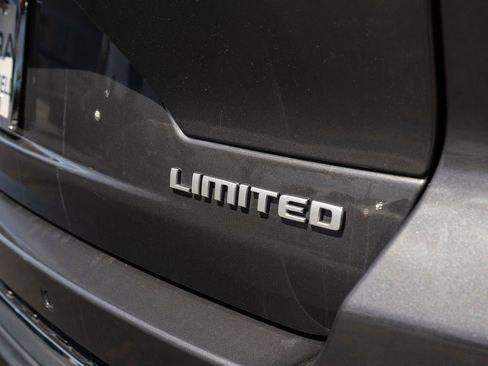 Used 2024 Jeep Grand Cherokee Limited AWD/4WD image 19