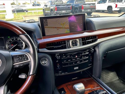 Used 2019 Lexus LX 570 4WD w/ Luxury Package image 7