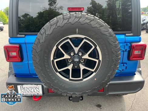 Used 2024 Jeep Wrangler Unlimited Rubicon w/ Convenience Group AWD/4WD image 44