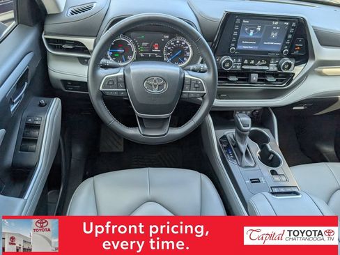 Used 2022 Toyota Highlander XLE AWD/4WD image 8