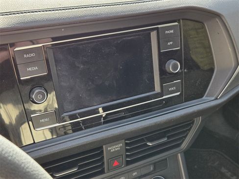 Used 2022 Volkswagen Jetta Sport image 8