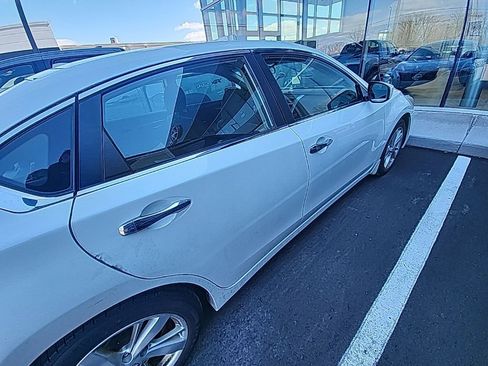 Used 2014 Nissan Altima 2.5 SV image 10