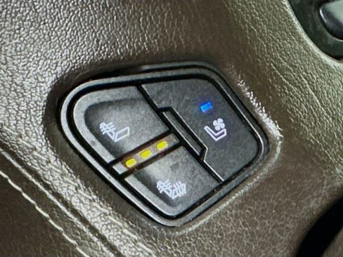 Used 2019 Chevrolet Suburban Premier image 21