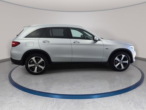 Used 2019 Mercedes-Benz GLC 350e 4MATIC image 4