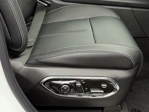 New 2025 Jeep Grand Cherokee Overland w/ Adv Protech Group III image 8