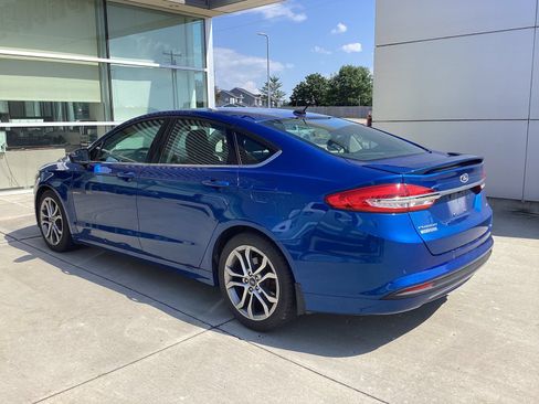 Used 2017 Ford Fusion SE w/ Equipment Group 201A FWD image 1