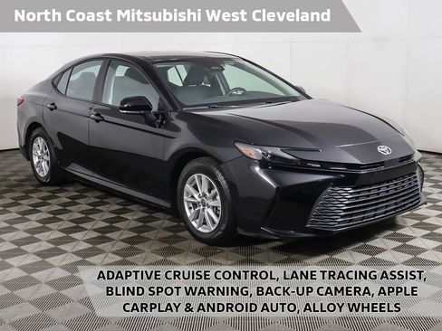 Used 2025 Toyota Camry LE image 1