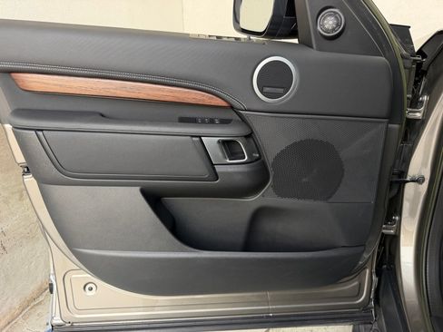 Used 2023 Land Rover Discovery S R-Dynamic AWD/4WD image 19