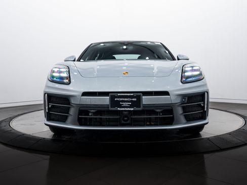 Certified 2025 Porsche Panamera 4 image 10