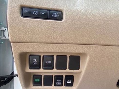 Used 2016 Nissan Rogue S image 16