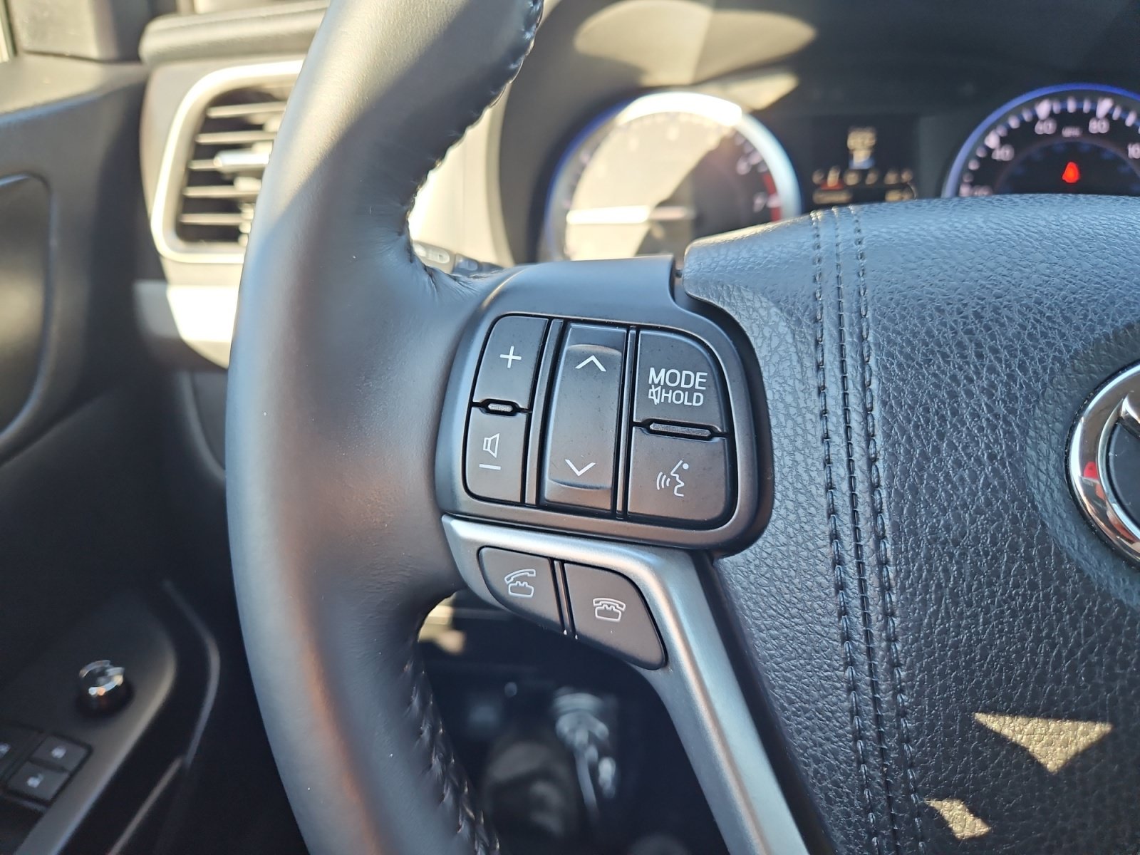 Used 2016 Toyota Highlander XLE AWD/4WD image 28