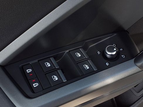 Used 2024 Audi Q3 2.0T Premium Plus image 18