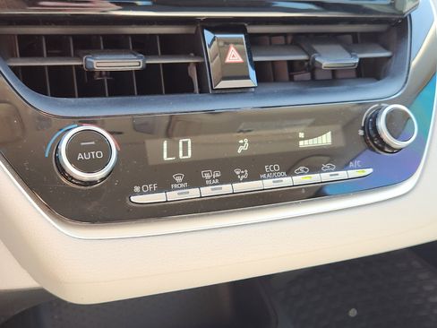 Used 2020 Toyota Corolla LE image 13