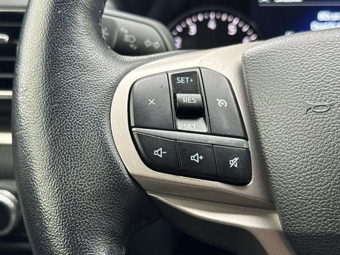 Used 2022 Ford Explorer XLT w/ Equipment Group 202A image 31