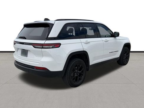 Used 2024 Jeep Grand Cherokee Altitude RWD image 5