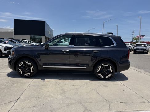 Certified 2025 Kia Telluride S FWD image 7