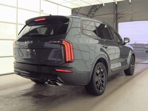 Used 2022 Kia Telluride EX w/ EX Premium Package image 2