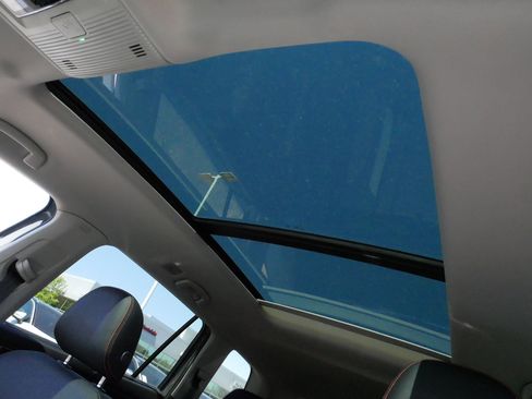 Certified 2025 Volkswagen Atlas Peak Edition SE AWD/4WD image 33