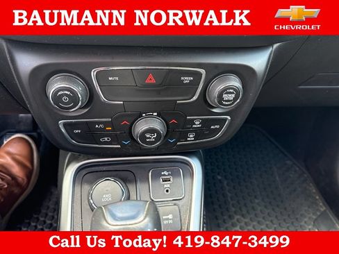Used 2021 Jeep Compass Latitude w/ Convenience Group AWD/4WD image 14