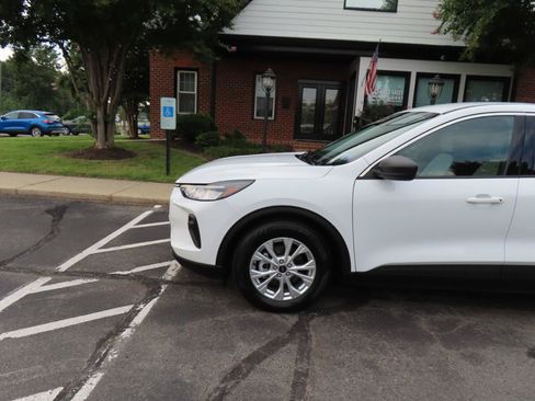 Used 2023 Ford Escape Active w/ Cold Weather Package FWD image 2