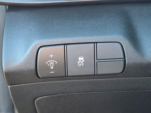 Certified 2025 Hyundai Elantra Sport image 31