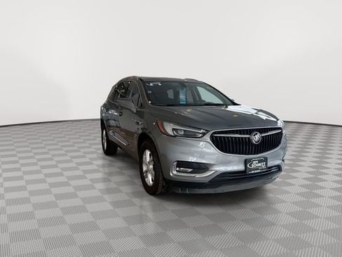Used 2019 Buick Enclave Essence image 2