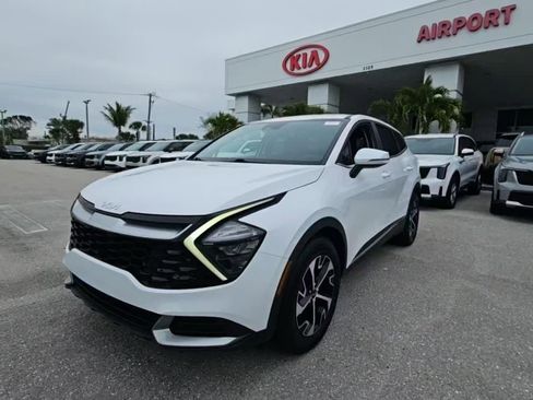 Used 2023 Kia Sportage EX image 3