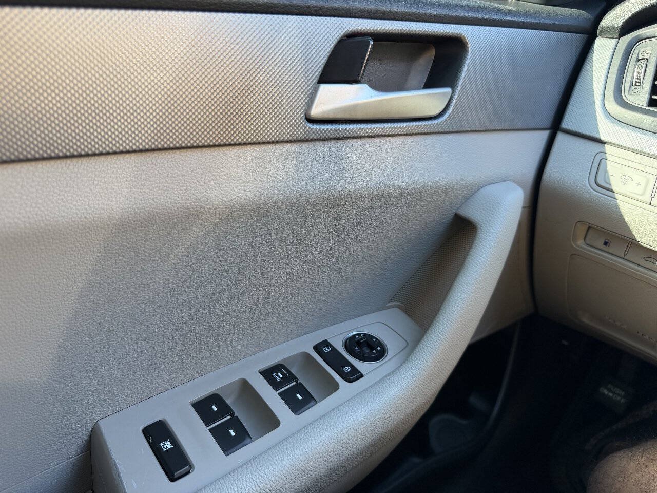 Used 2018 Hyundai Sonata SE FWD image 15