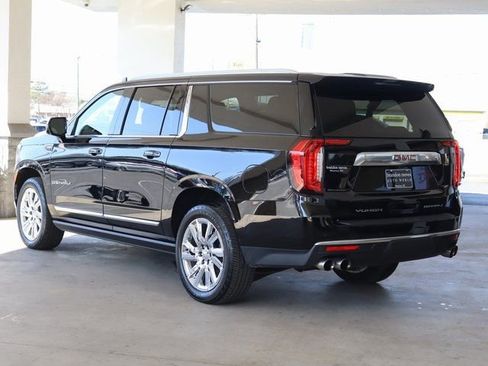 Used 2021 GMC Yukon XL Denali w/ Denali Premium Package image 3