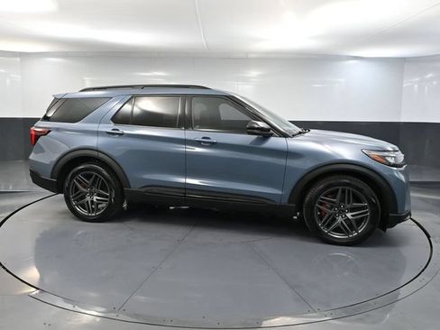 Used 2025 Ford Explorer ST AWD/4WD image 4