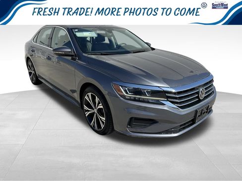 Used 2021 Volkswagen Passat 2.0T SE FWD image 1