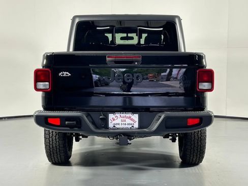 Used 2022 Jeep Gladiator Sport AWD/4WD image 6