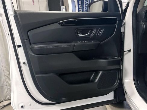 Used 2024 Honda Pilot Touring image 9