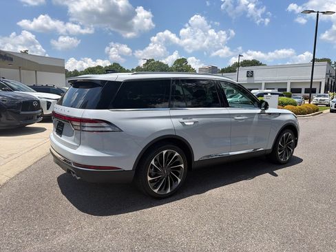 Used 2025 Lincoln Aviator Reserve w/ Luxury Package RWD image 13
