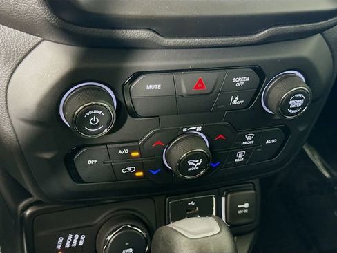 Used 2023 Jeep Renegade Latitude image 16