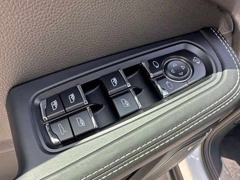 Certified 2025 Porsche Macan S image 15