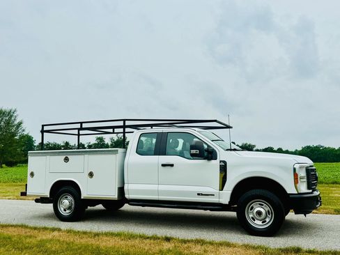 Used 2023 Ford F350 XL AWD/4WD image 7