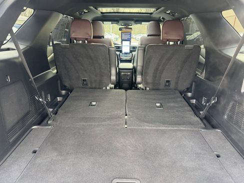 Used 2022 Ford Explorer Platinum w/ Technology Package image 18