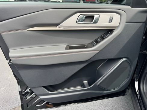New 2025 Ford Explorer Active w/ Active Comfort Package image 22