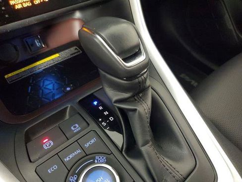 Used 2019 Toyota RAV4 Limited w/ Advanced Technology Package AWD/4WD image 32
