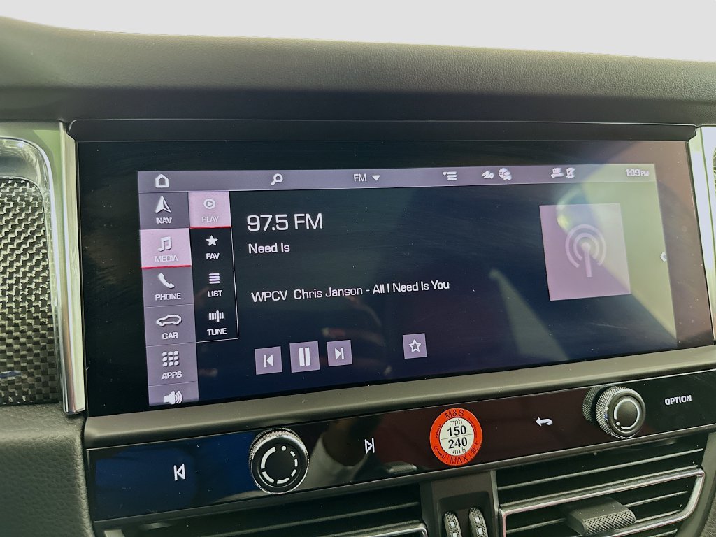 Certified 2025 Porsche Macan AWD/4WD image 15