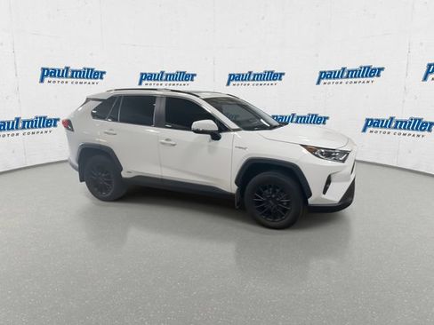 Used 2021 Toyota RAV4 XLE w/ Convenience Package AWD/4WD image 13