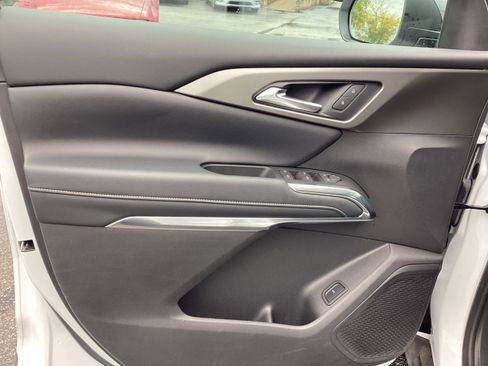 Used 2025 Chevrolet Traverse LT image 17