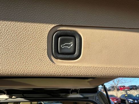 Used 2013 Chevrolet Suburban LTZ image 24