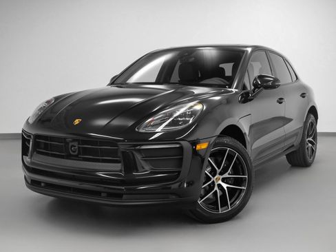 Used 2025 Porsche Macan image 1
