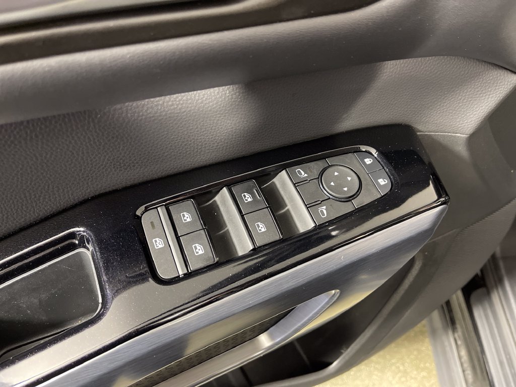 Used 2025 Nissan Pathfinder SL w/ Cargo Package FWD image 18