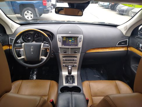 Used 2010 Lincoln MKT AWD image 18
