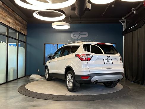Used 2018 Ford Escape SE FWD image 5